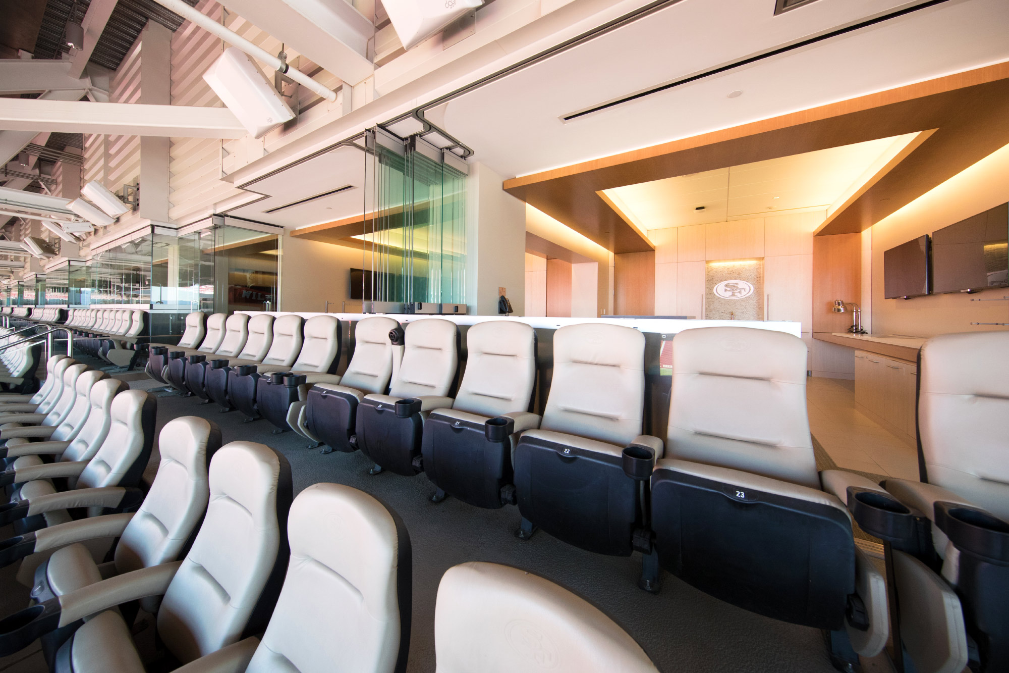 WebEx Lounge Double Suite thumbnail 3