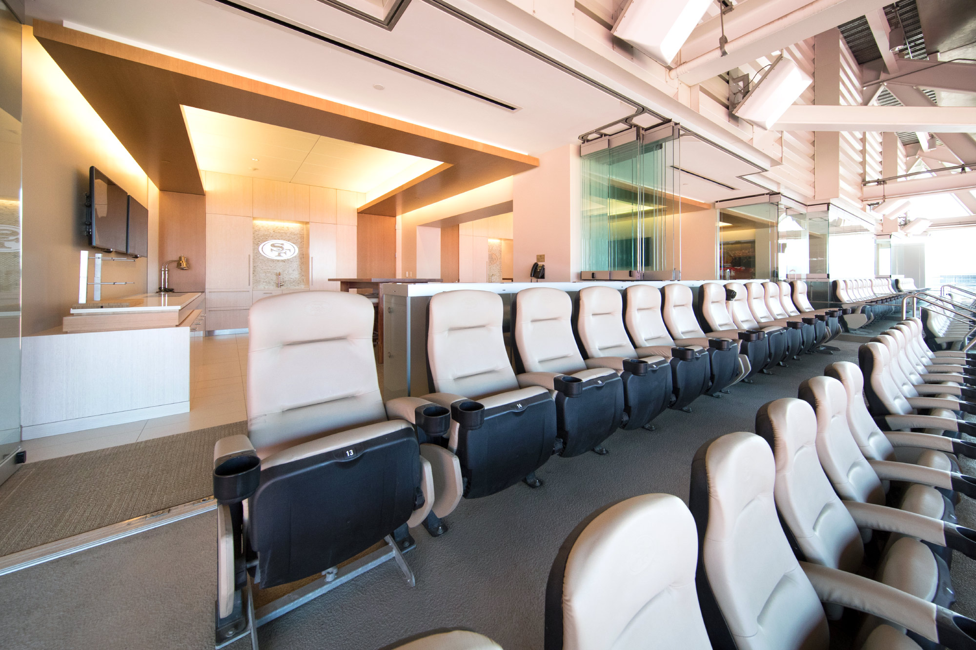 WebEx Lounge Double Suite thumbnail 4
